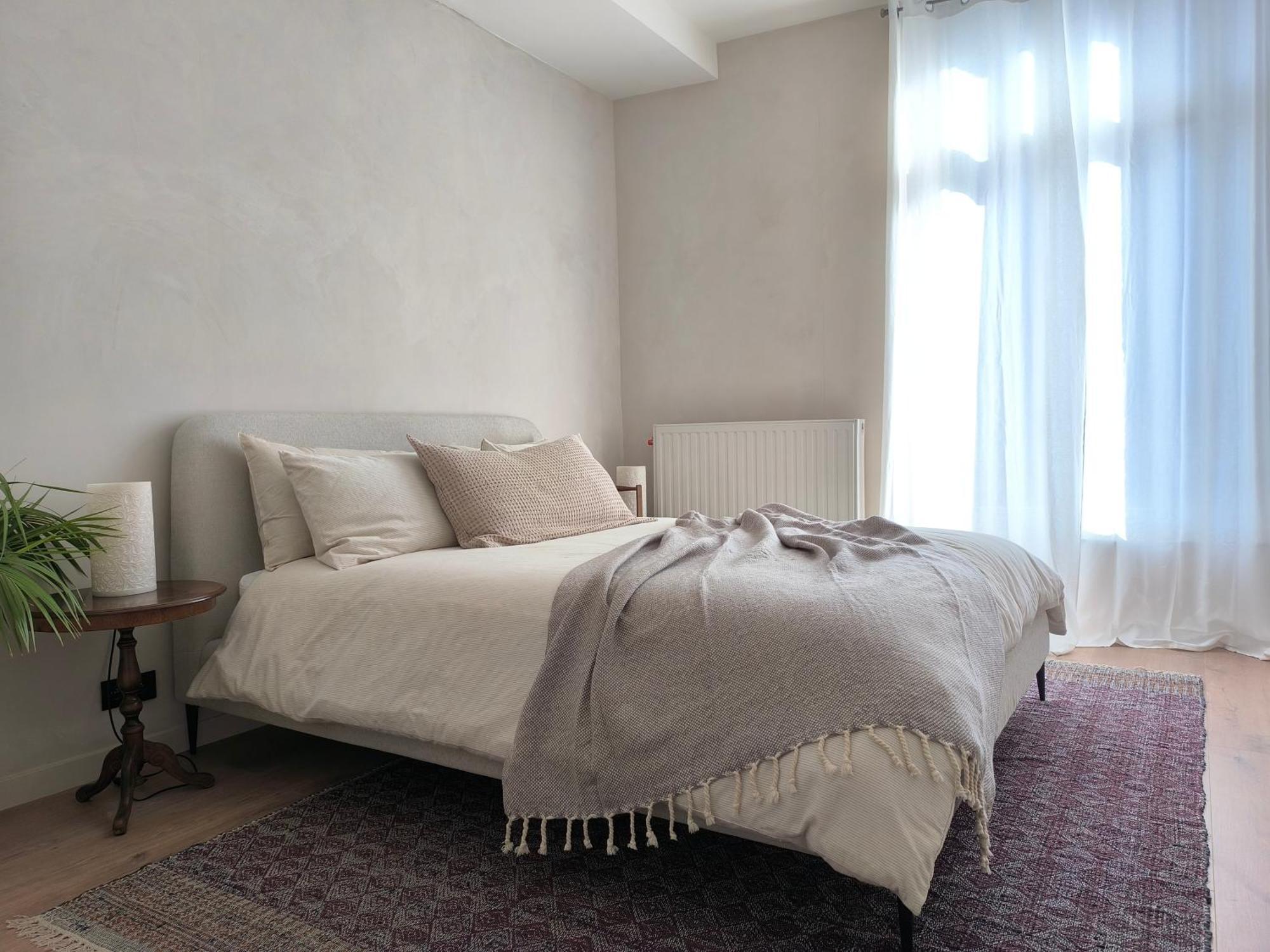 Stunning Riverview Apartment *